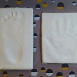 Baby Bilderrahmen mit Händchen- & Füßchen-Abdrücken DIY